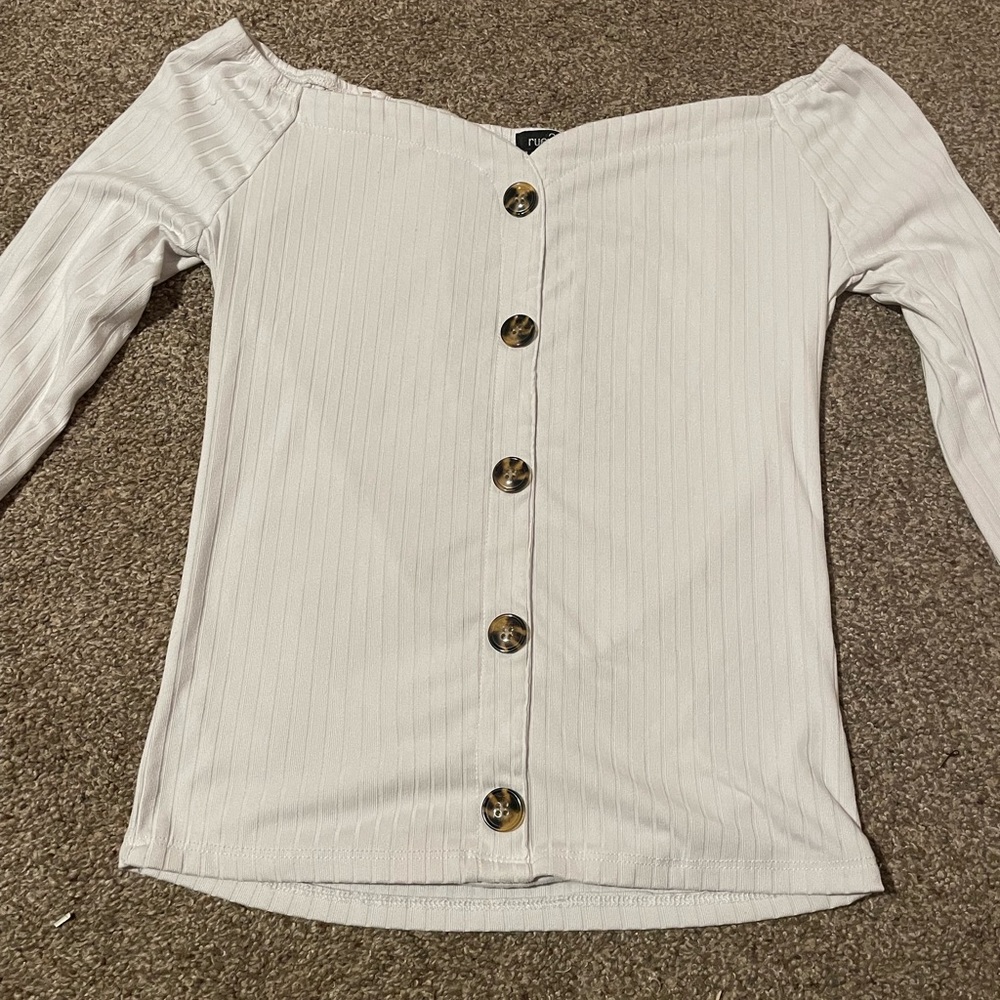 white soft long sleeve tee in good condition super cute